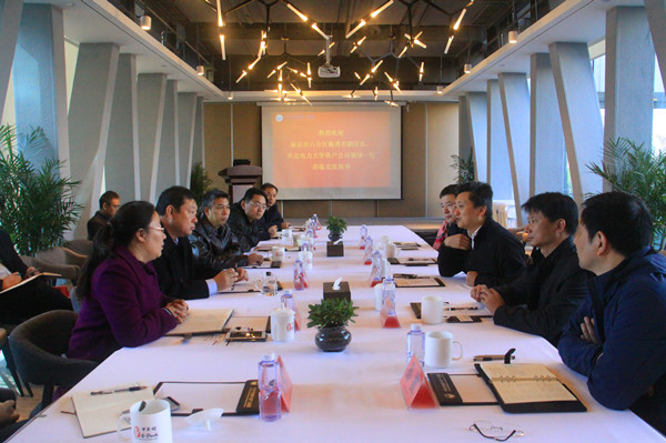 南京市六合区副区长施勇君、华北电力大学资产公司总经理助理胡鹤龄一行访问云博官网